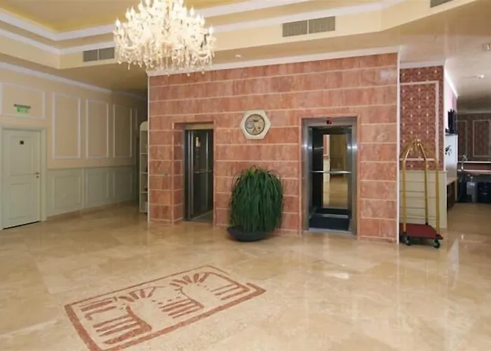 ホテル Mena Palace