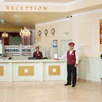 梅纳皇宫酒店 - 全包